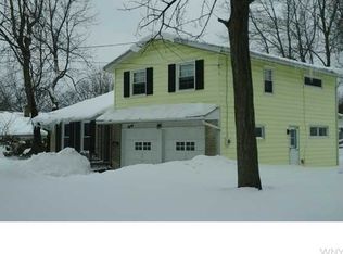 80 Roosevelt Dr, Lockport, NY 14094
