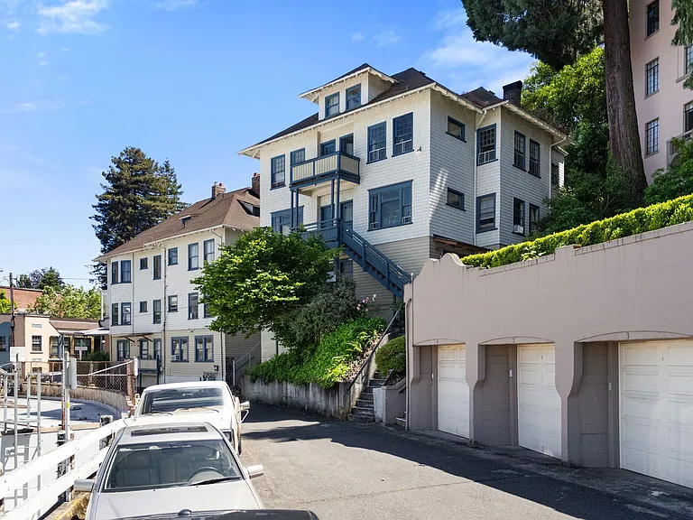 1 Bedroom with den close to SW! Walking distance to Providence Park! — Photo 13