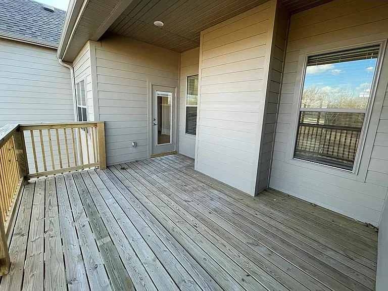 1574 Pershing St — Photo 20