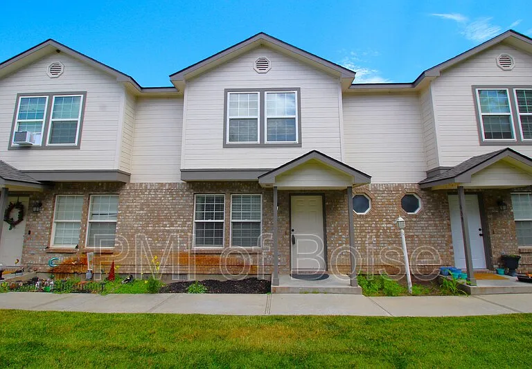 633 W Idaho Ave — Photo 1
