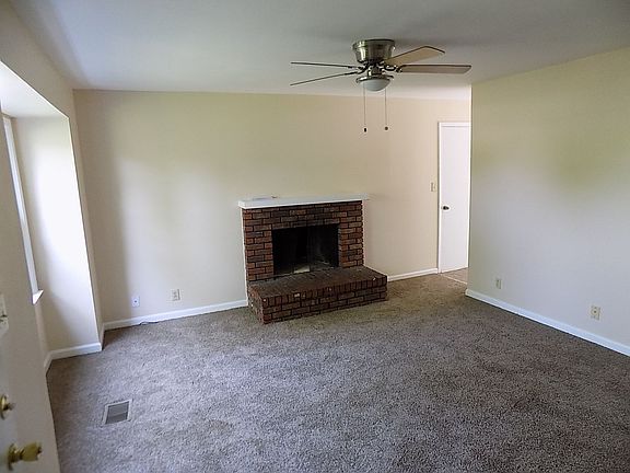 3rd image of 805 Benwood Dr
