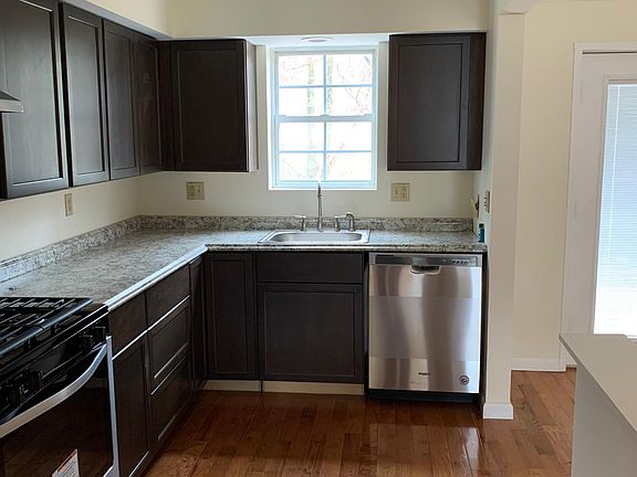 4th image of 1689 Litchfield Tpke Unit 2