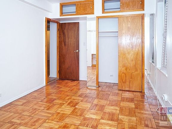 4th image of 500 Grand St #B3d