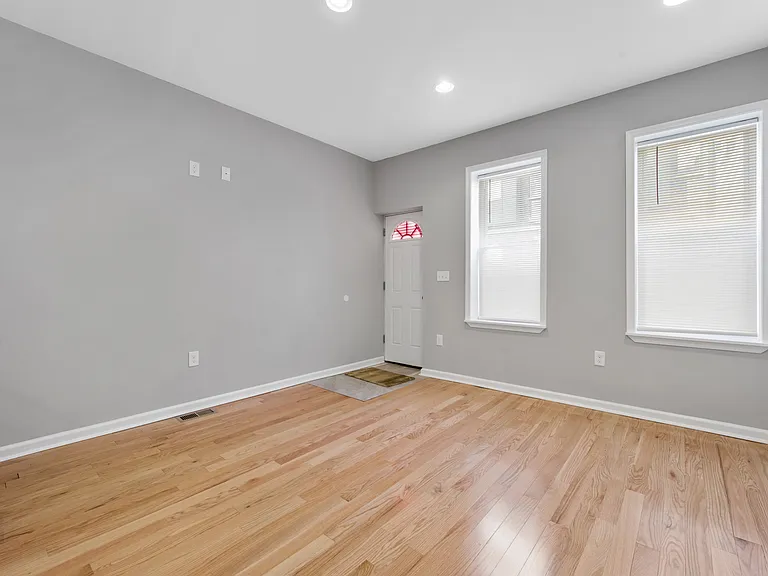 1451 N Dover St — Photo 12