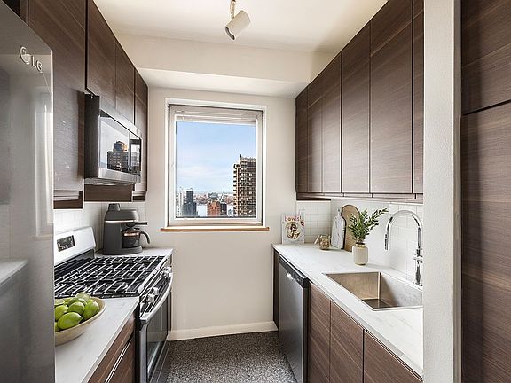 5th image of 301 W 57th St APT 34E