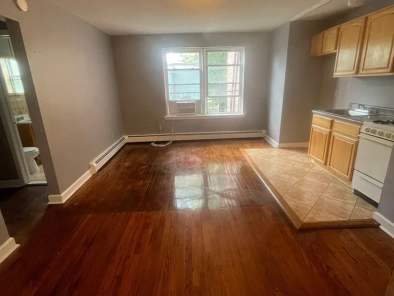 321 Sanford Ave #2C — Photo 1