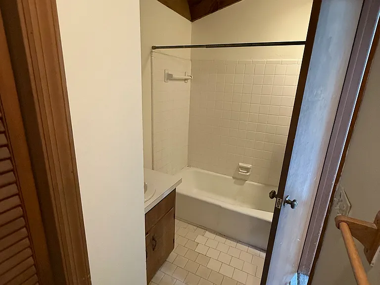 224 W 2nd Ave #2 — Photo 8