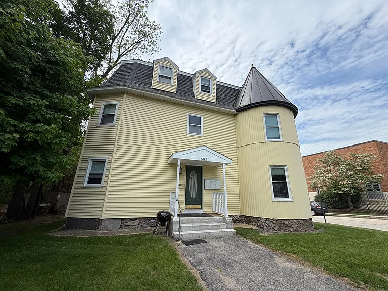 682 Beech St #5 — Photo 1