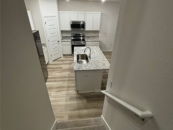 4th image of 436 Oak Glen Dr