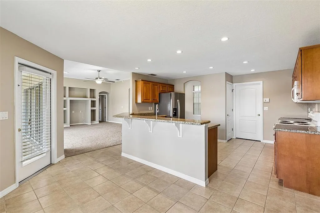 4 bed, 4.0 bath, 2068 sqft, $2,600 — Photo 4