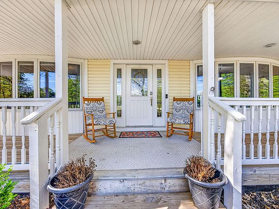4th image of 6908 Club House Dr E