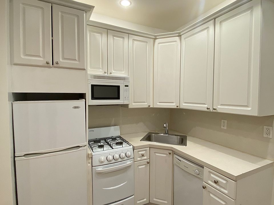 1st image of 209 W 97th St APT 1G