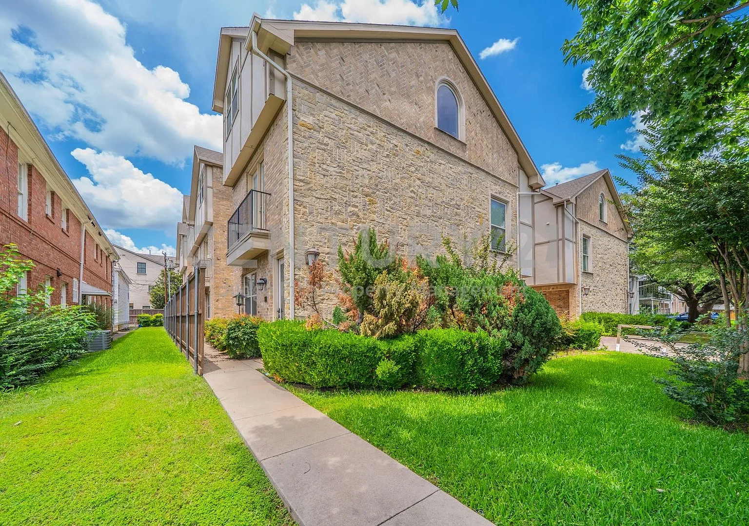 3-Story 4/4/2 Townhome in Highland Park ISD! — Photo 1