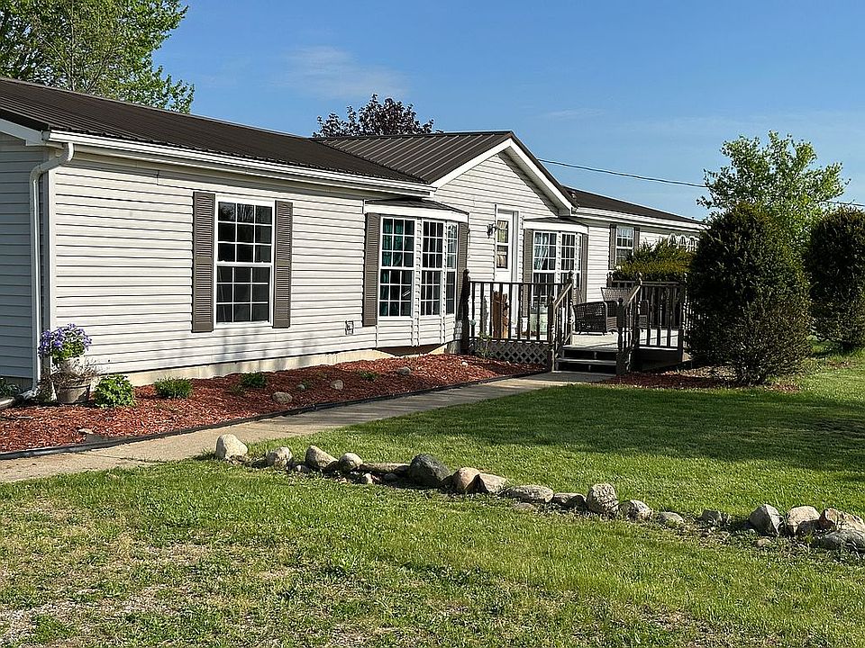 Bay windows & deck front 