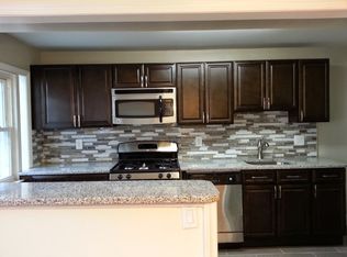 7527 Sherwood Rd, Philadelphia, PA 19151