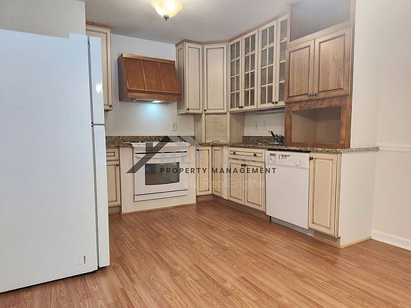 5th image of 308 Lakeshore Dr