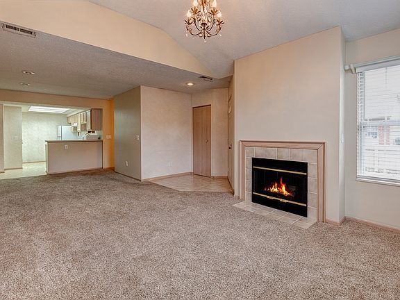 5th image of 542 Mallet Pl E