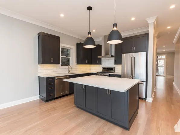 2321 N Southport Ave, Chicago, IL