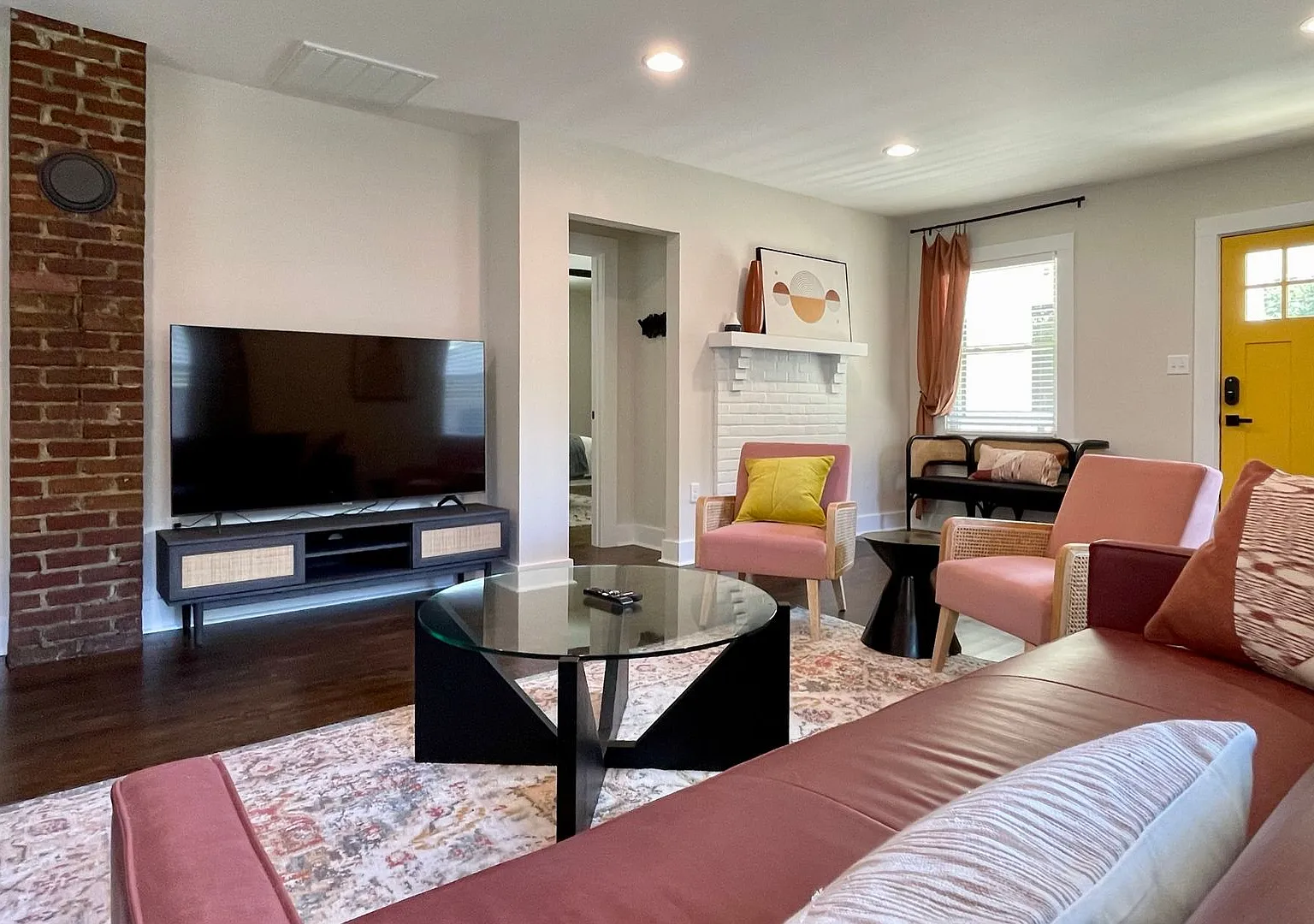 Remodel 3bd/2ba located in Beacon Village — Photo 3