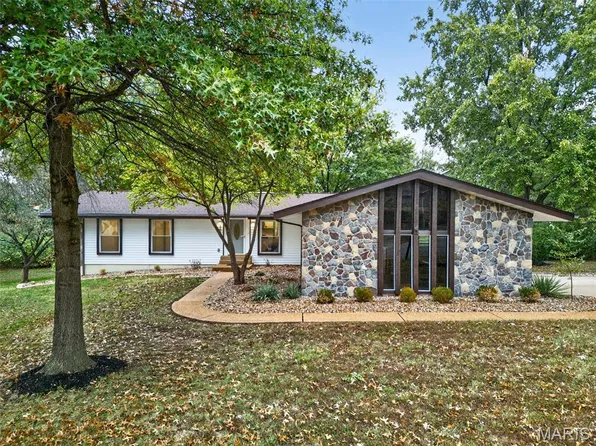 184 Rue Grand Dr, Lake Saint Louis, MO 63367