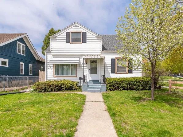 9200 W Swan CIRCLE, Milwaukee, WI 53225