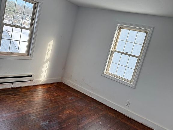 4th image of 21-25 Pratt St #3