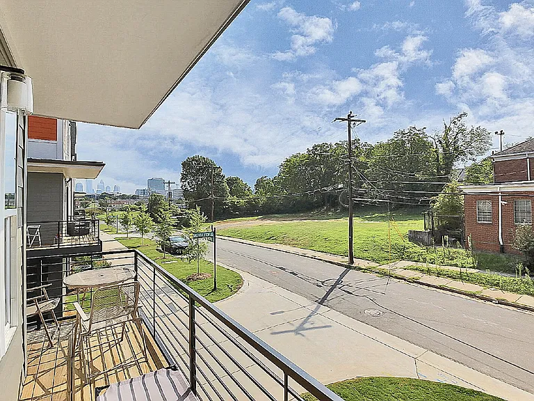 1103 Shuman View Ct — Photo 33
