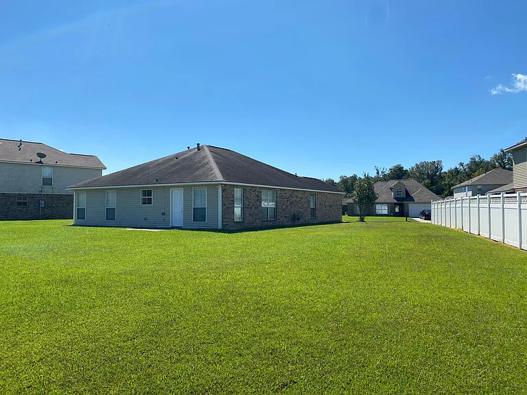 5282 Faulkner Dr — Photo 4