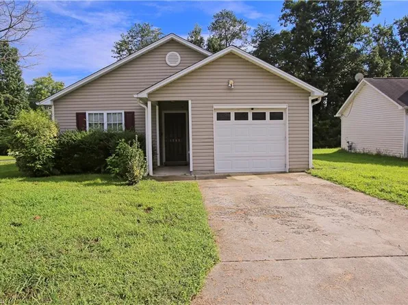 1718 Fern Hill Dr, Greensboro, NC 27405