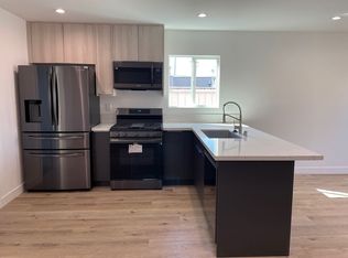 All October Free! Spacious 3 Bedroom 3.5 Bath + Den In Prime Thai Town Location!, Los Angeles, CA 90027