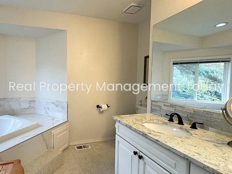 5315 Port View Pl NE — Photo 22