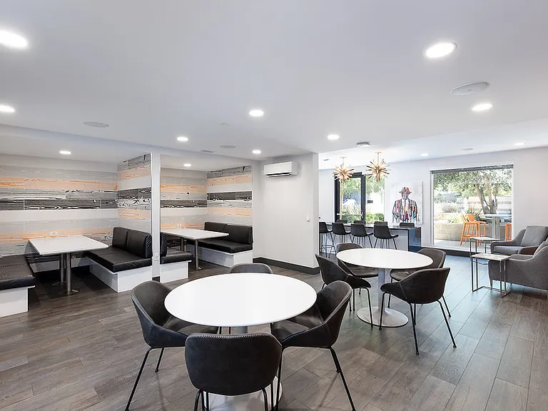 Mylo Santa Clara — Photo 39