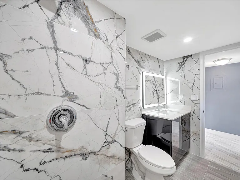 1100 Saint Charles Pl #708 — Photo 30