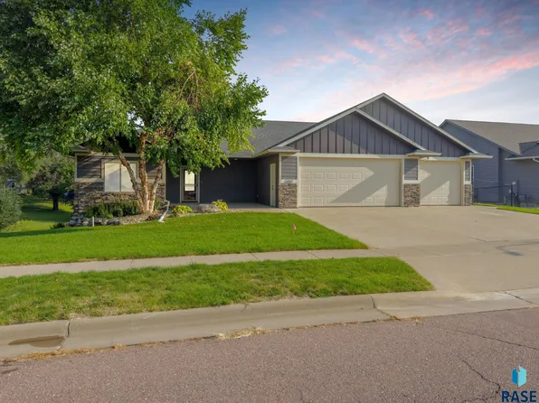 3204 E 3rd St, Sioux Falls, SD 57103