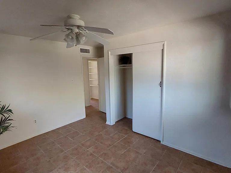 E Blacklidge Dr — Photo 37
