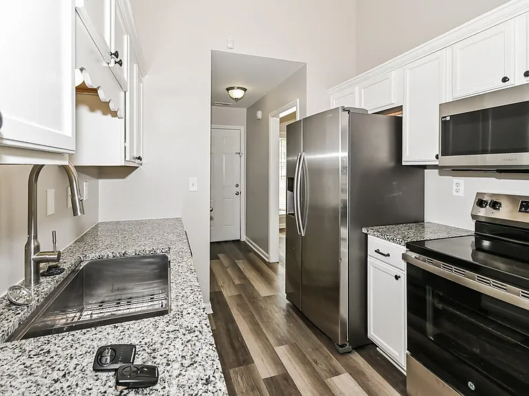 10594 Wyckford Dr — Photo 8