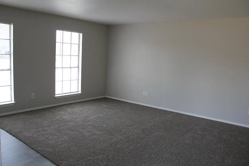 425 W Spruce — Photo 4