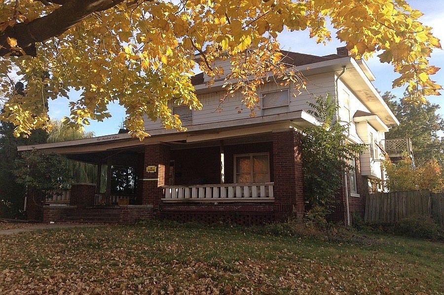 1st image of 115 E 14th St