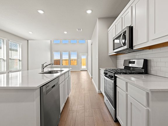 3rd image of 102 Travine Dr
