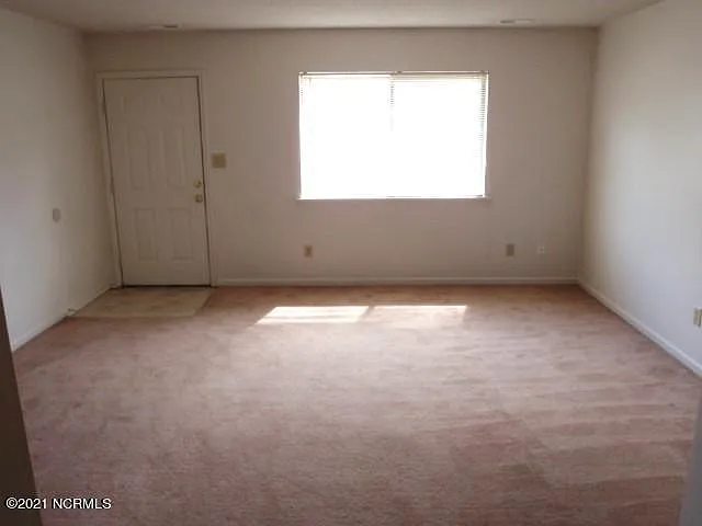 1 bed, 1.0 bath, $925 — Photo 3