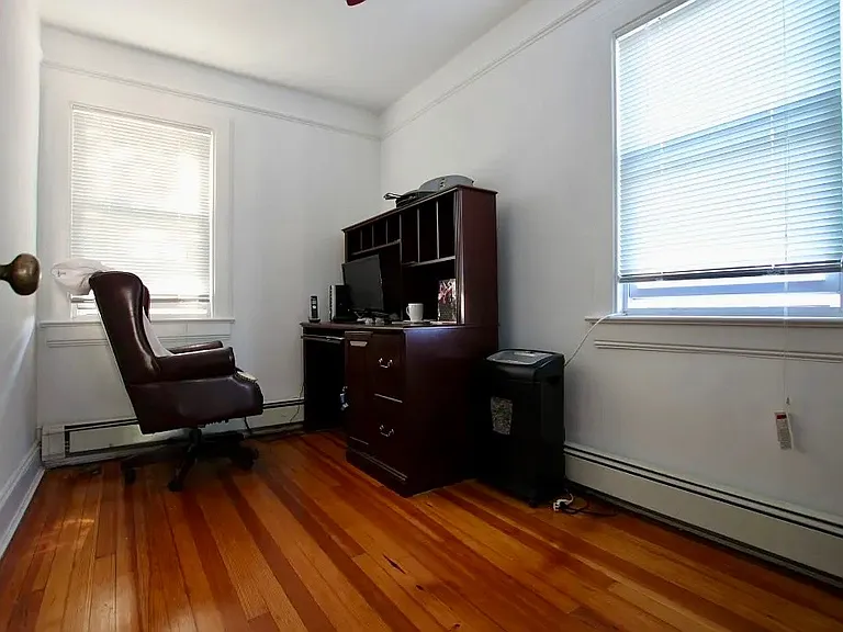 1522 Dwight Pl — Photo 7