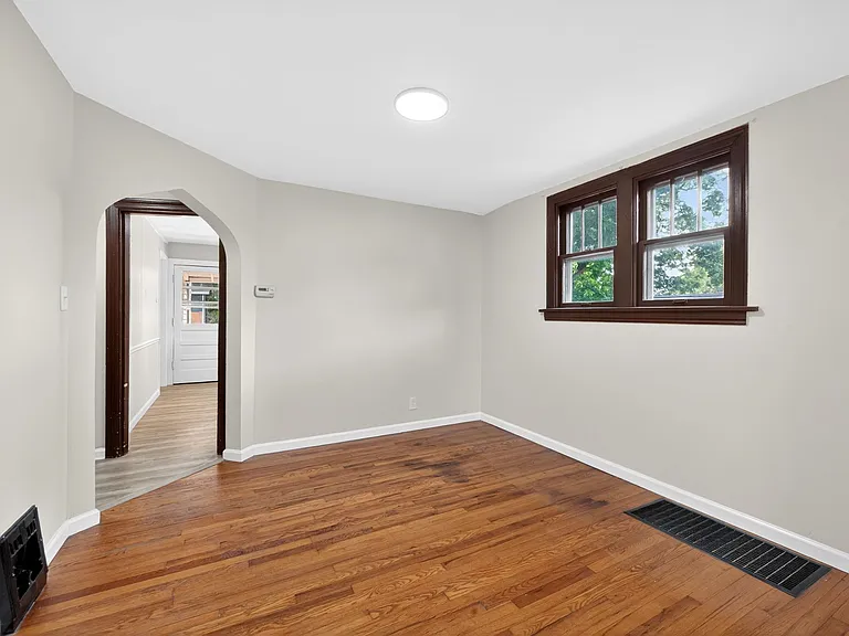 304 Bayless Ave — Photo 8