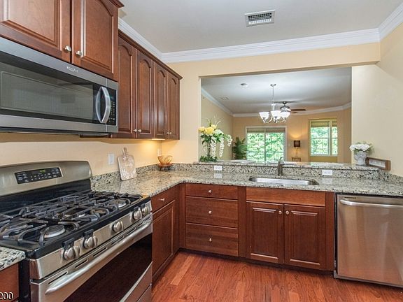 4th image of 1305 Hale Dr BLDG 1 #305
