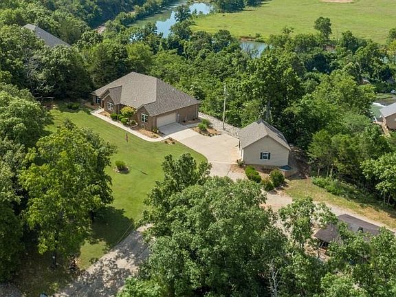 2nd image of 61 Bluff Rd