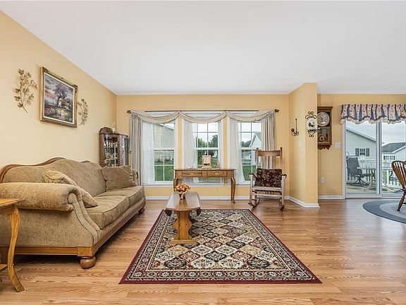 2nd image of 679 Kykuit Pl