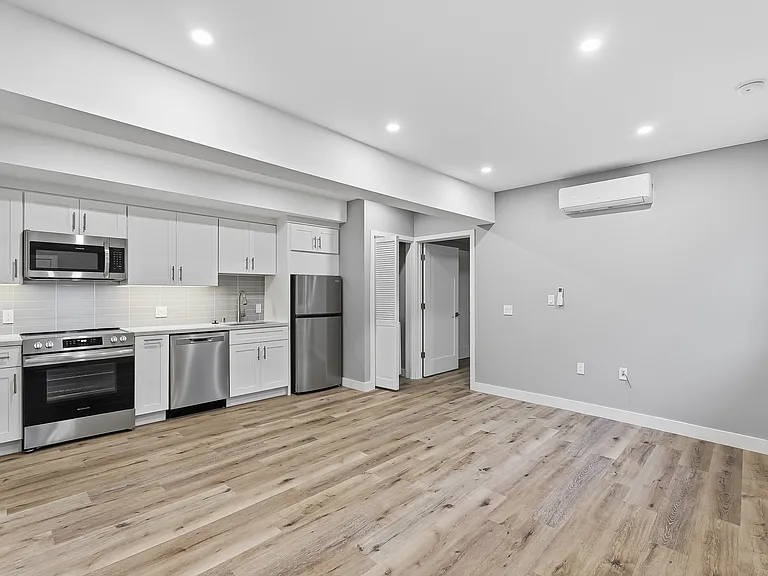 Alamo Park Apartments — Photo 8