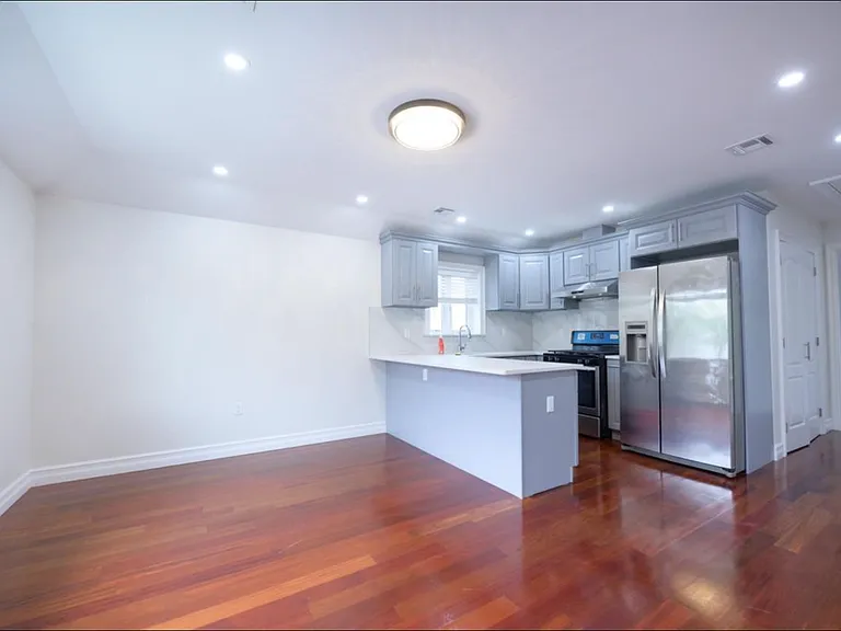 4000 Utopia Pkwy #2 — Photo 1