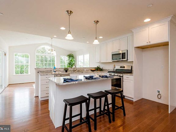 5th image of 112 Barbaro Ct