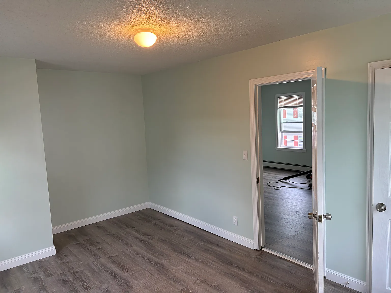 4 bed, 1000 sqft, $2,500 — Photo 4