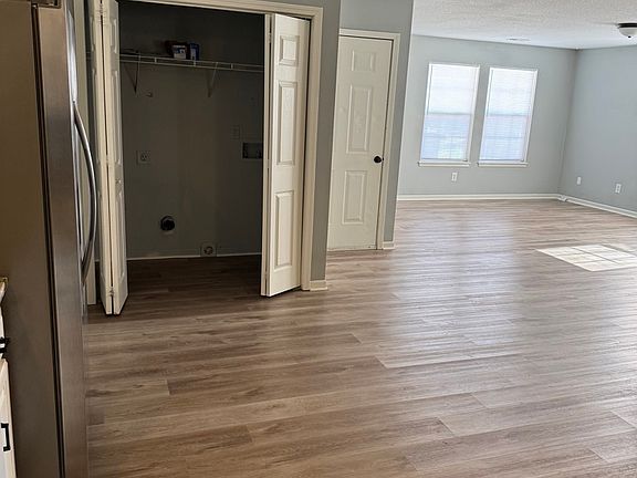 3rd image of 717 Meadow Ln APT A